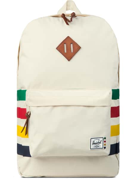 herschel backpack hudson bay Little America 30L / Eucalyptus The Buckingham is a backpack with a volume of 33 litres with some details and the modern mountaineer design is absolutely in line with the trend of the time Front of the pack: Vancouver-based