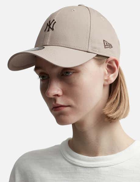 New Era New York Yankees Women's Adjustable Cap – Metallic Logo Stone 9Forty, Strapback Closure