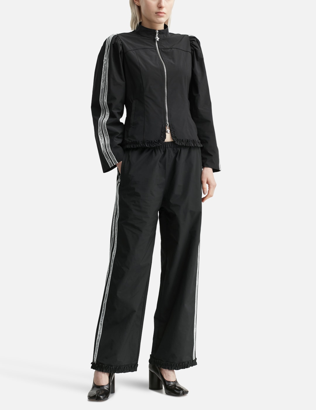 Anja Pant view 16