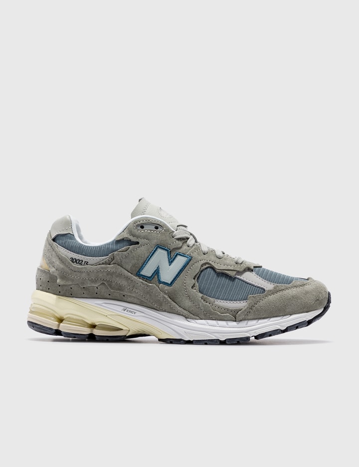 New Balance 2002r Protection Pack Sneakers In Green