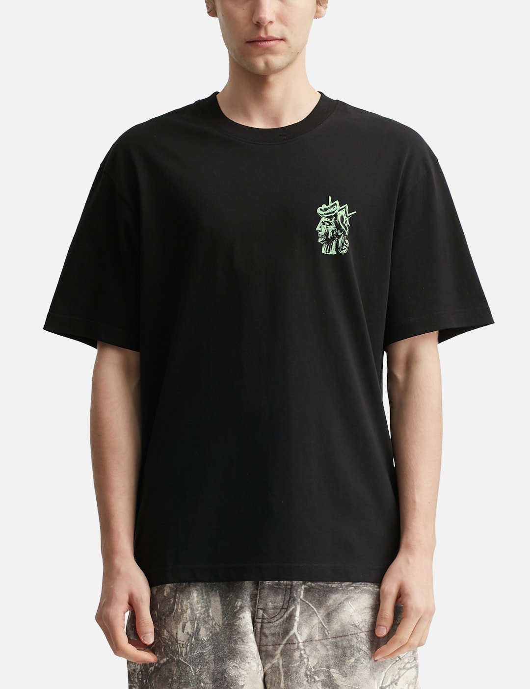 Queenhead Statue Short Sleeves T-Shirt view 18