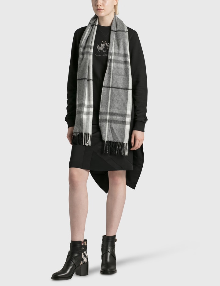 Giant Check Cashmere Scarf Placeholder Image