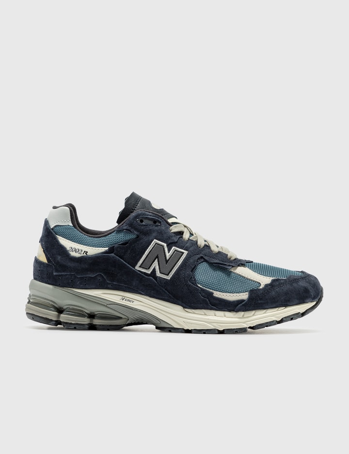 New Balance 2002r Protection Pack Sneakers In Blue
