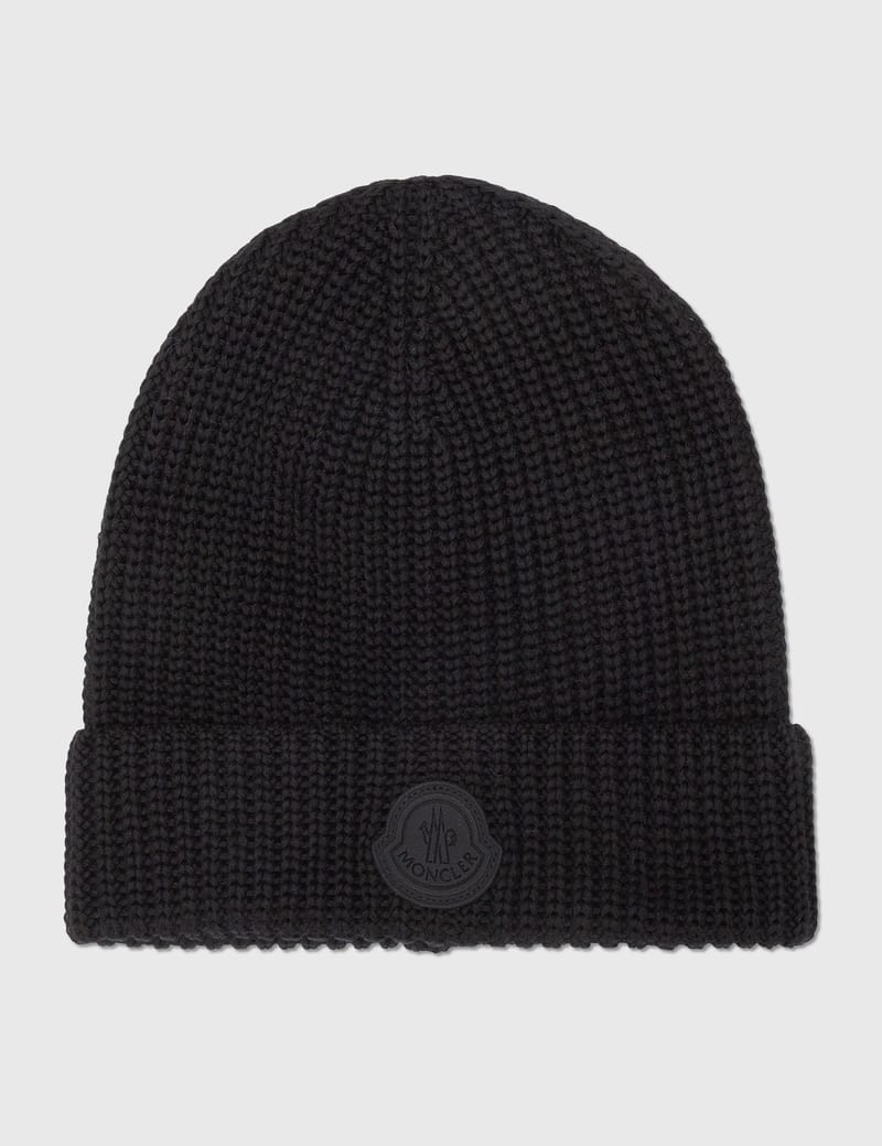 black moncler skully