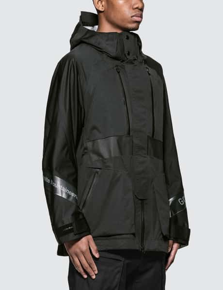 White Mountaineering - Gore-tex Contrasted Mountain Parka | HBX 