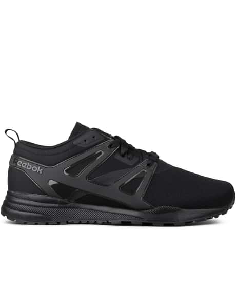 Reebok - Black Ventilator Adapt St | HBX display picture 1
