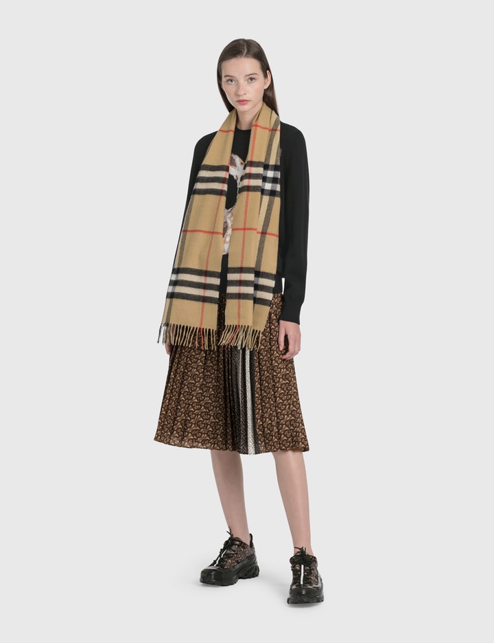 클래식 체크 캐시미어 스카프 Placeholder Image