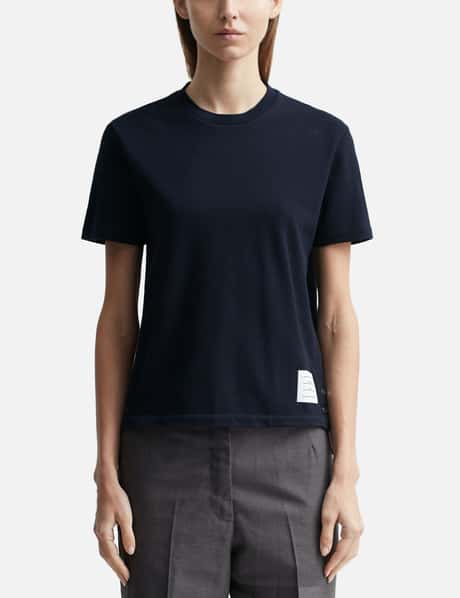 Thom Browne 클래식 코튼 피케 릴랙스 핏 센터 백 스트라이프 숏 슬리브 티셔츠