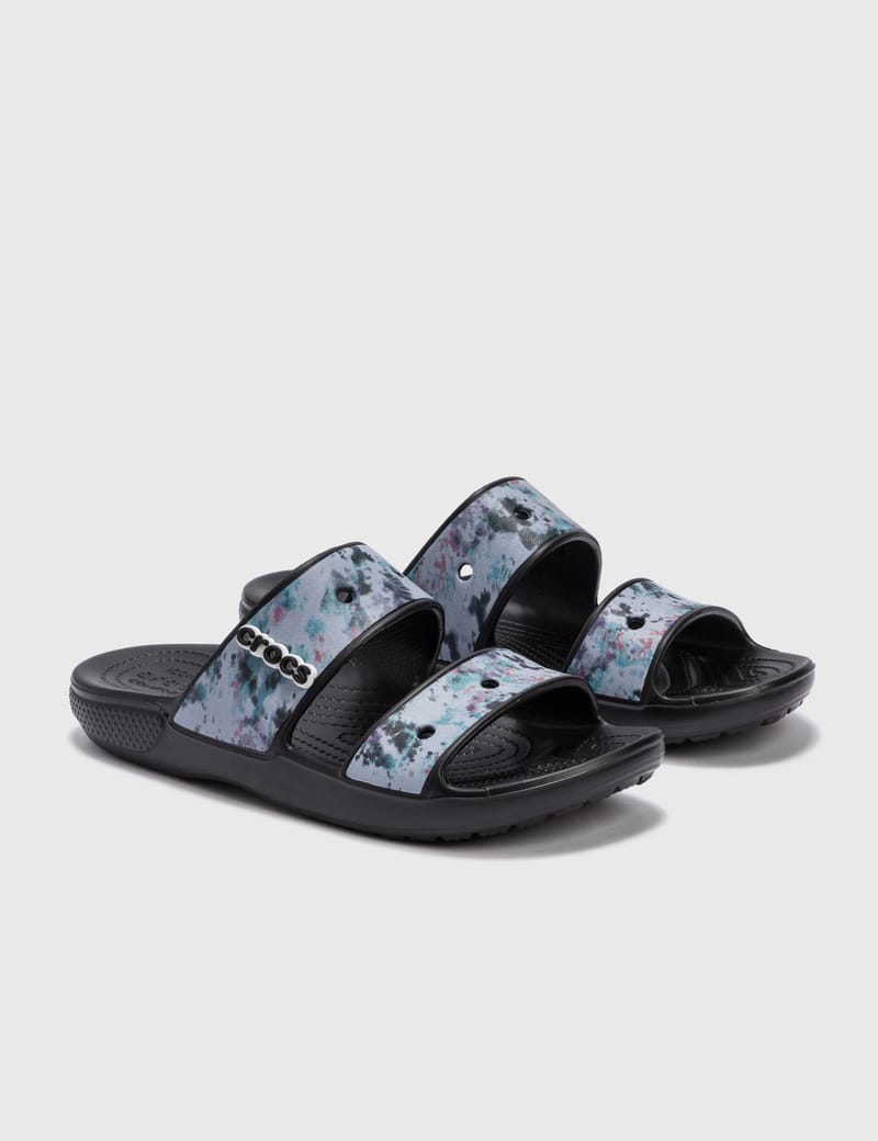 Crocs - クラシック タイダイ グラフィック サンダル 