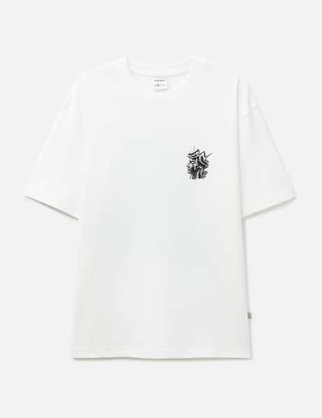 Queenhead Statue Short Sleeves T-Shirt view 8