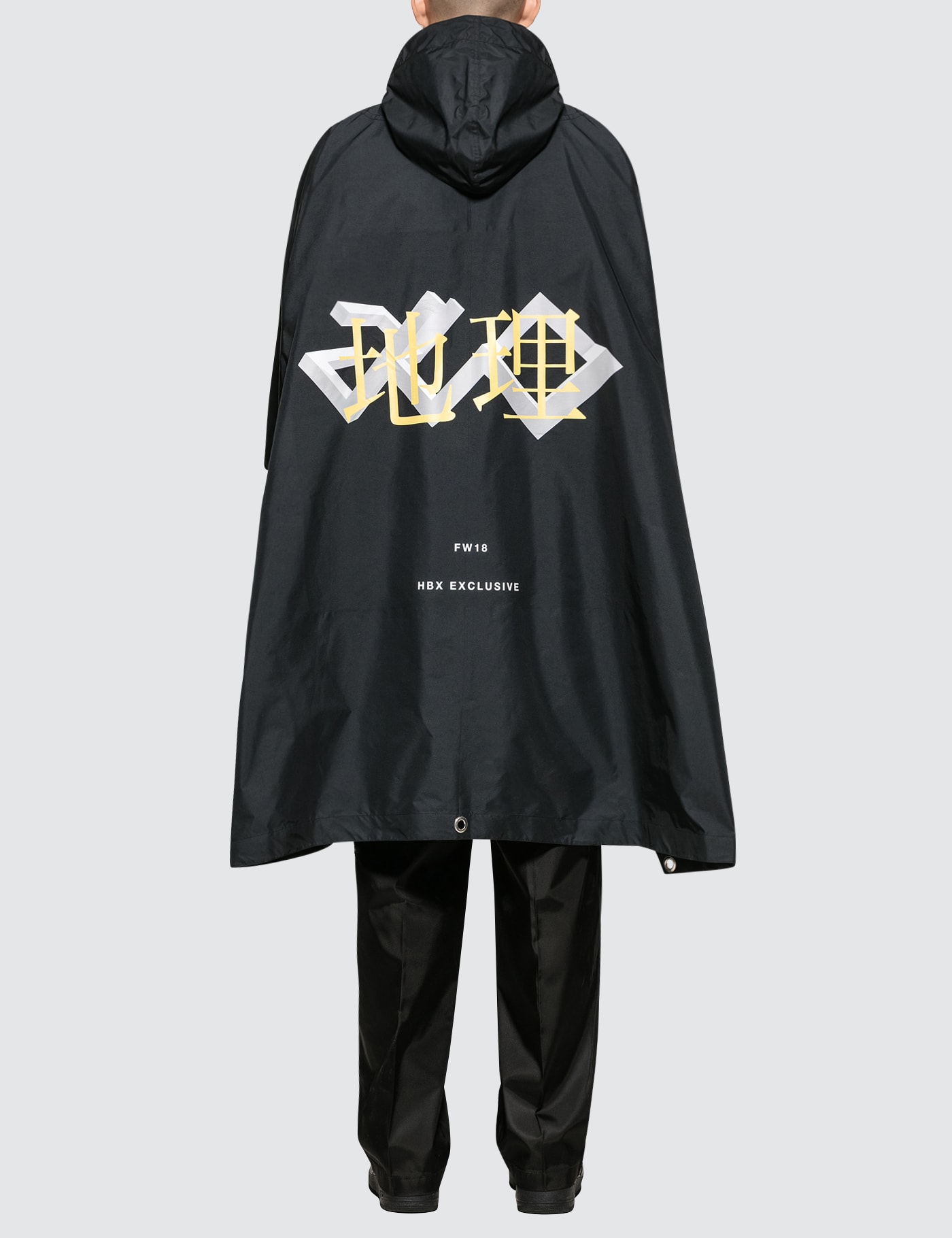 Hanzi Poncho view 12