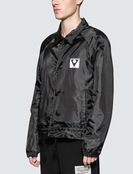 メゾン マルジェラ - Black Logo Nylon Coach Jacket | HBX