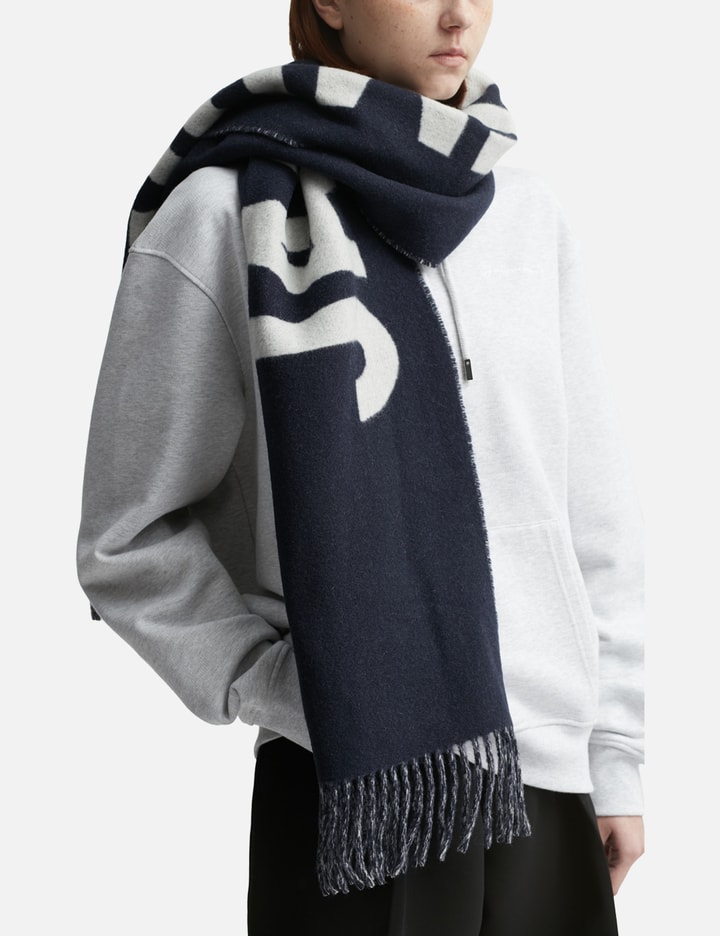 L'écharpe Jacquemus Fringed Scarf Placeholder Image