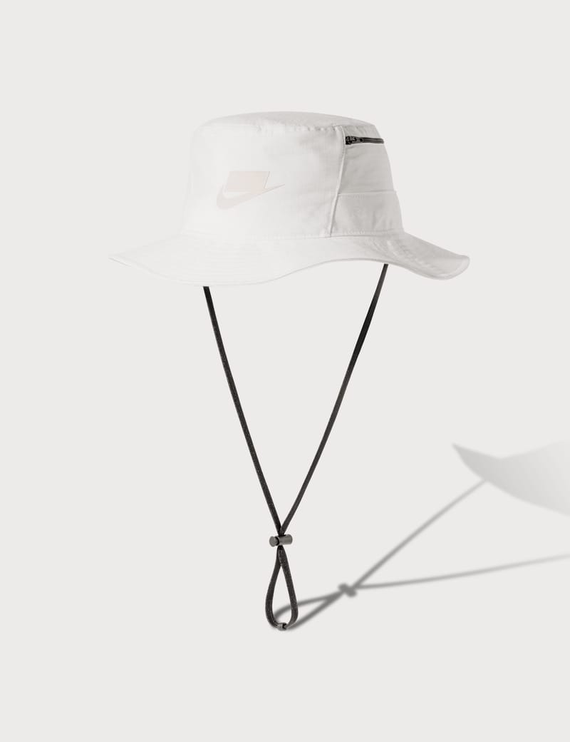 white nike bucket hat womens
