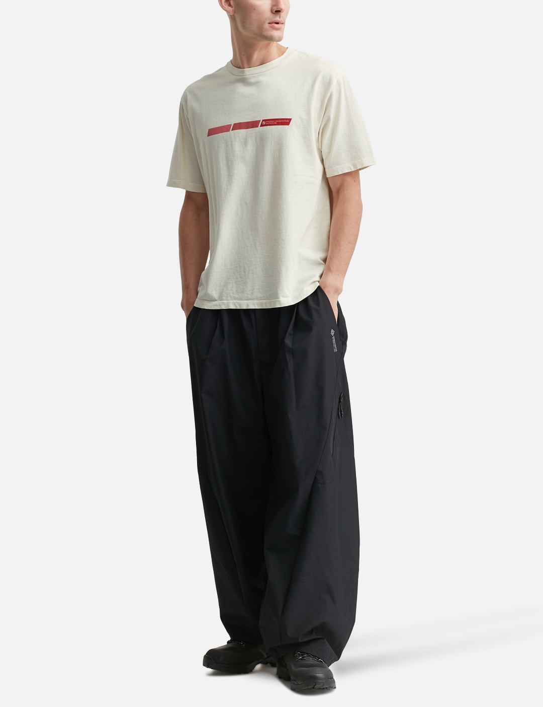 DV + MO.S T-Shirt view 15