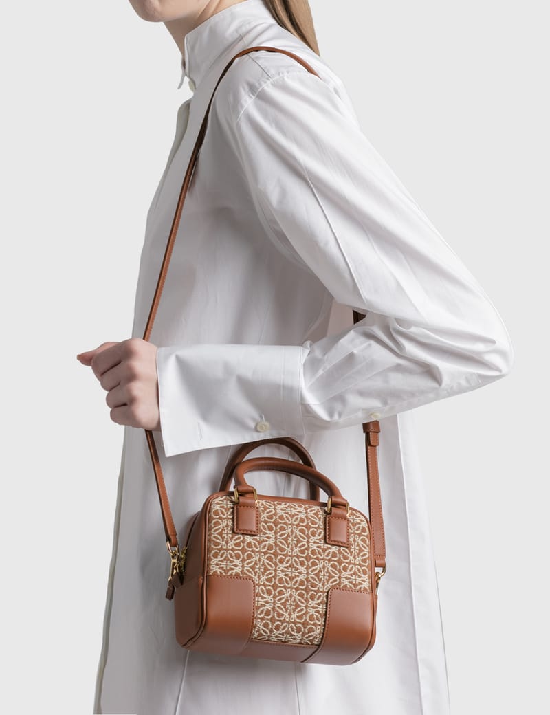 ロエベ LOEWE 2023秋冬 レディース アマソナ16 スクエア バッグ ロエベの新作バッグ「アマソナ16 スクエア」ナパカーフレザー