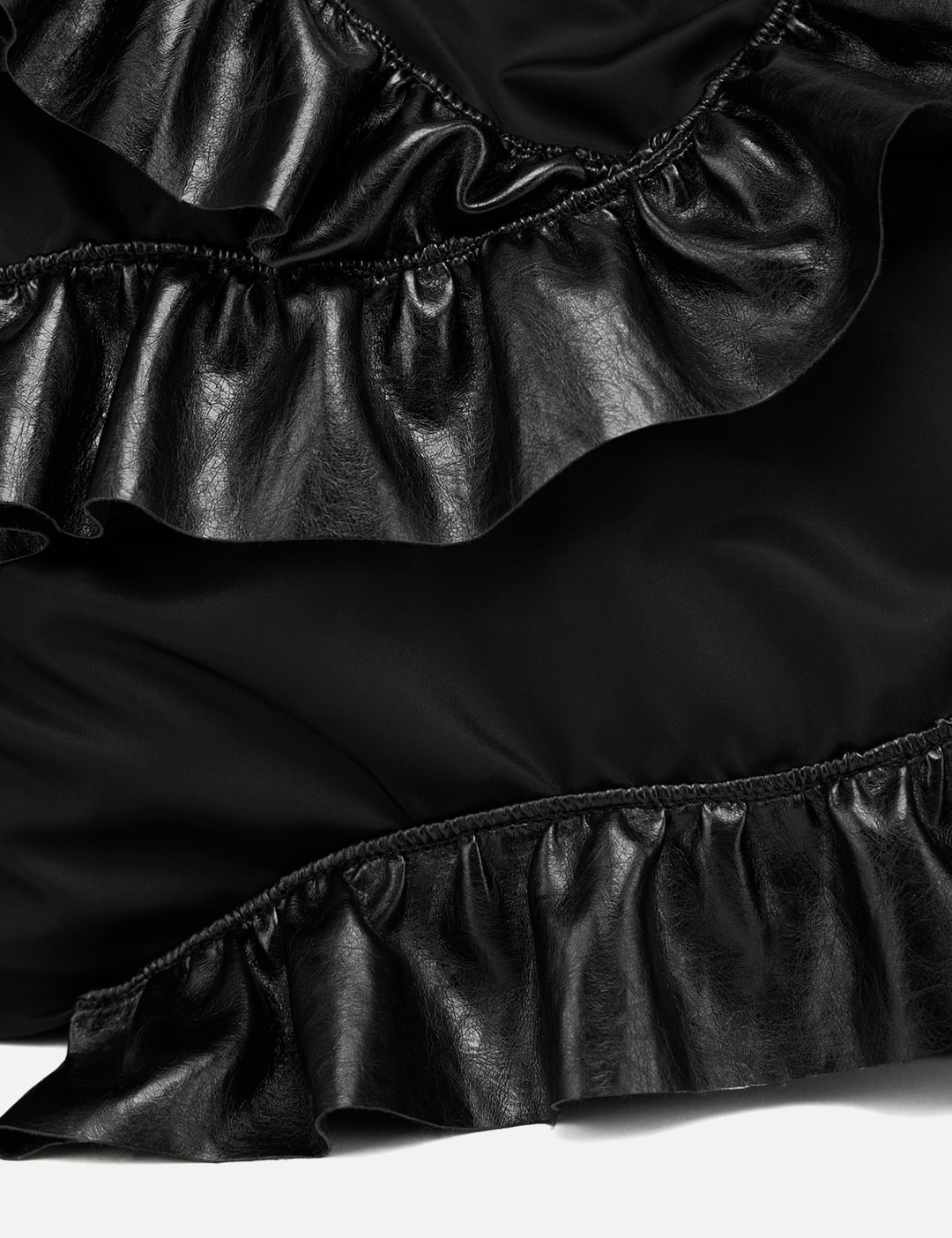 Frill Big Bag In Black view 17