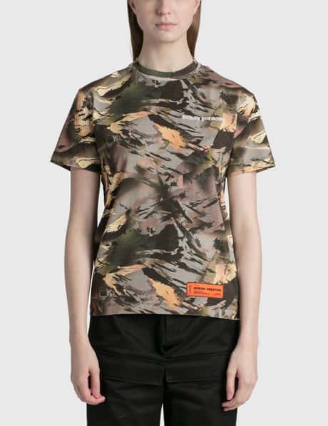HERON PRESTON® - カモ ゴシック Tシャツ | HBX - ハイプビースト 