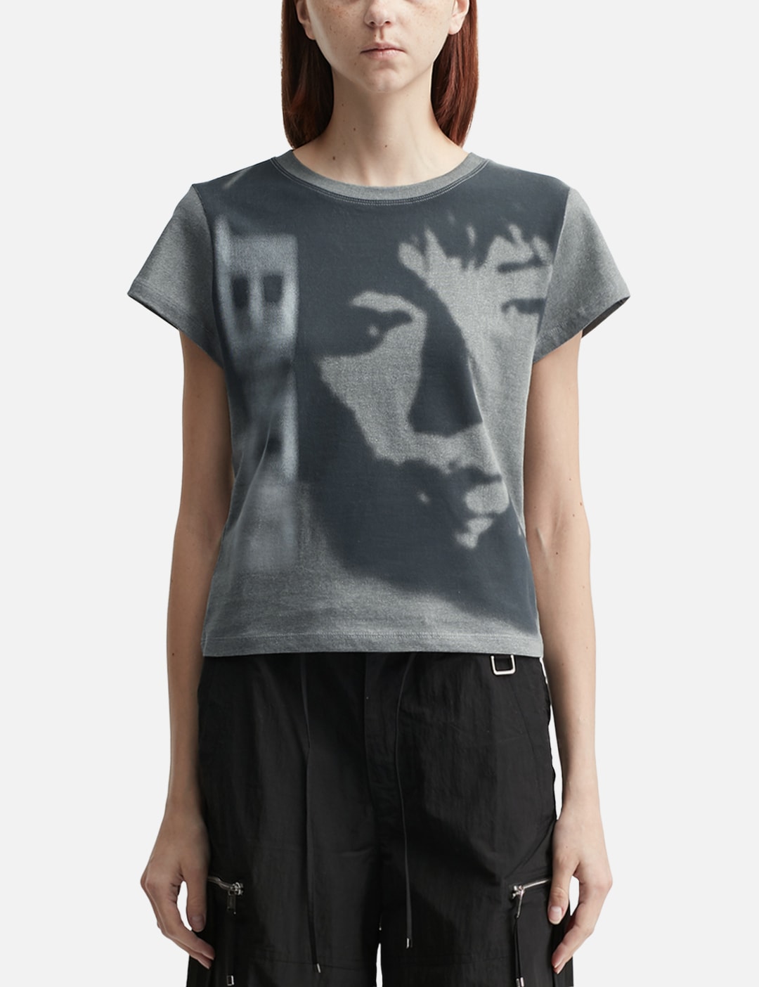 YEONJUN GGUM X DEINET Cropped Fit Short Sleeve T-shirt YEONJUN GGUM X DEINET Cropped Fit Short Sleeve T-shirt