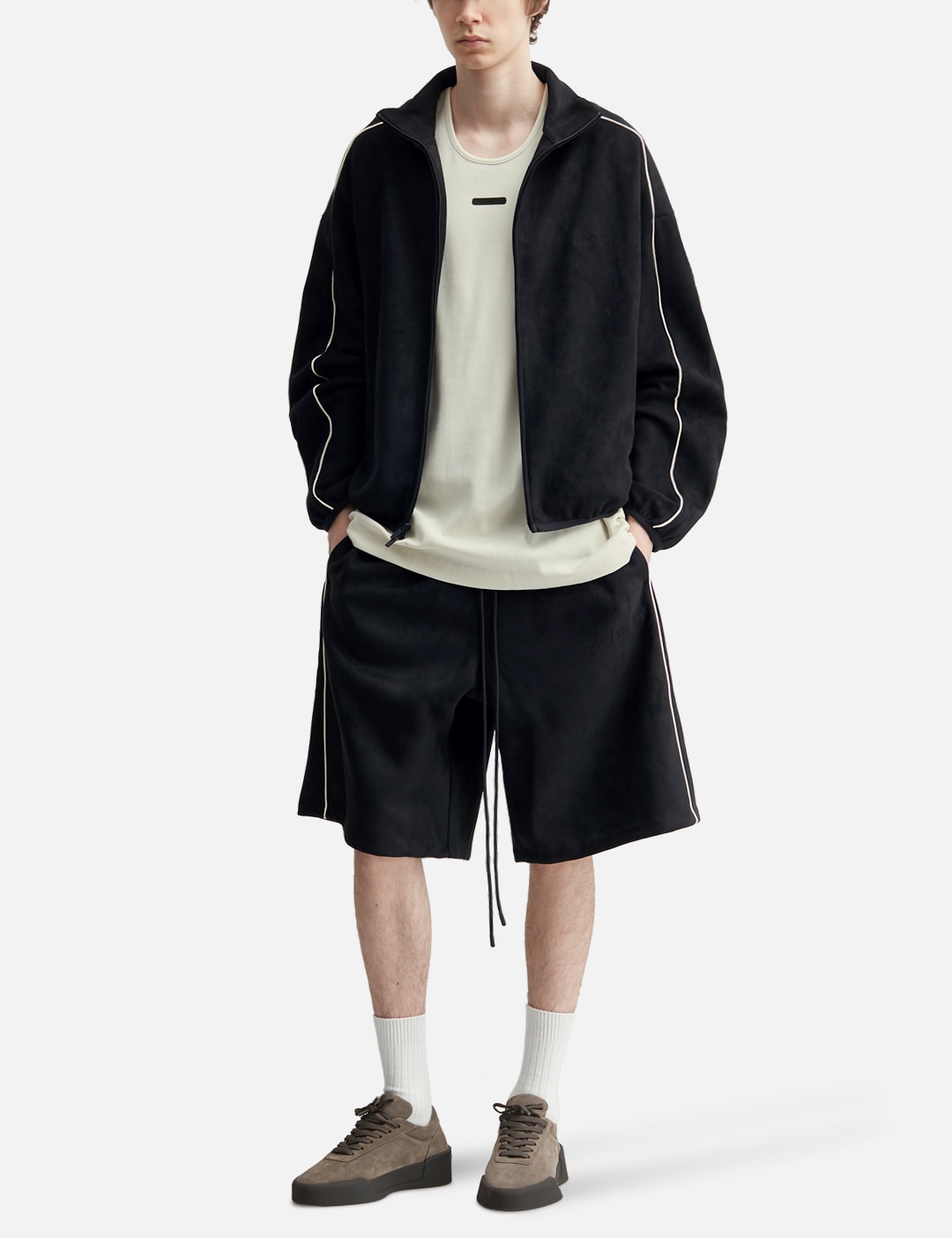 Suede Fleece Signature Relaxed Sweatshort view 15