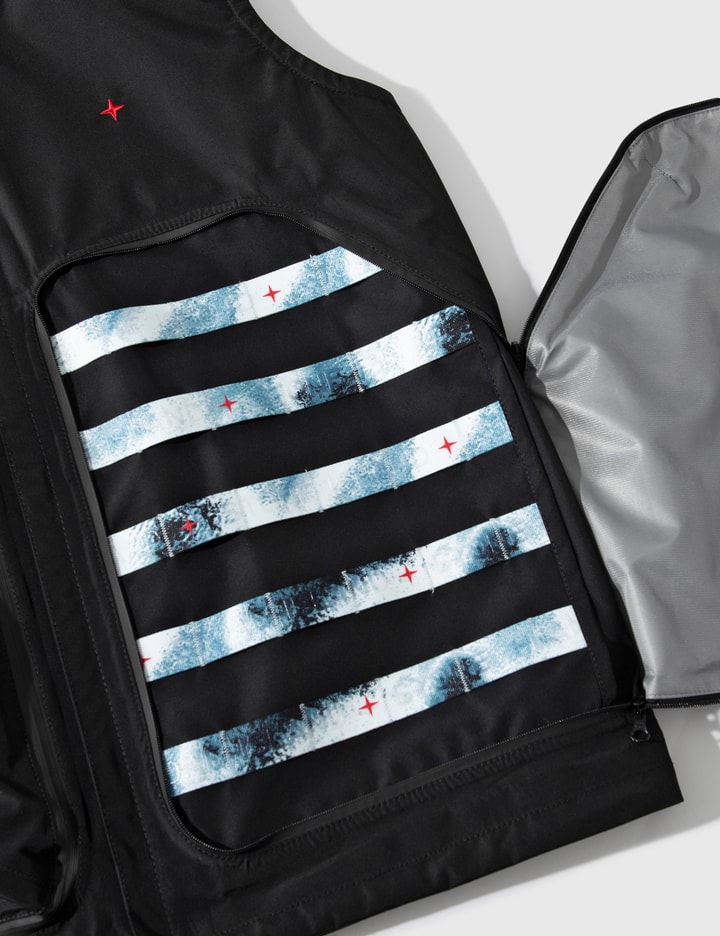 3L GORE-TEX Vest With Multifunctional Shoulder Bag Placeholder Image