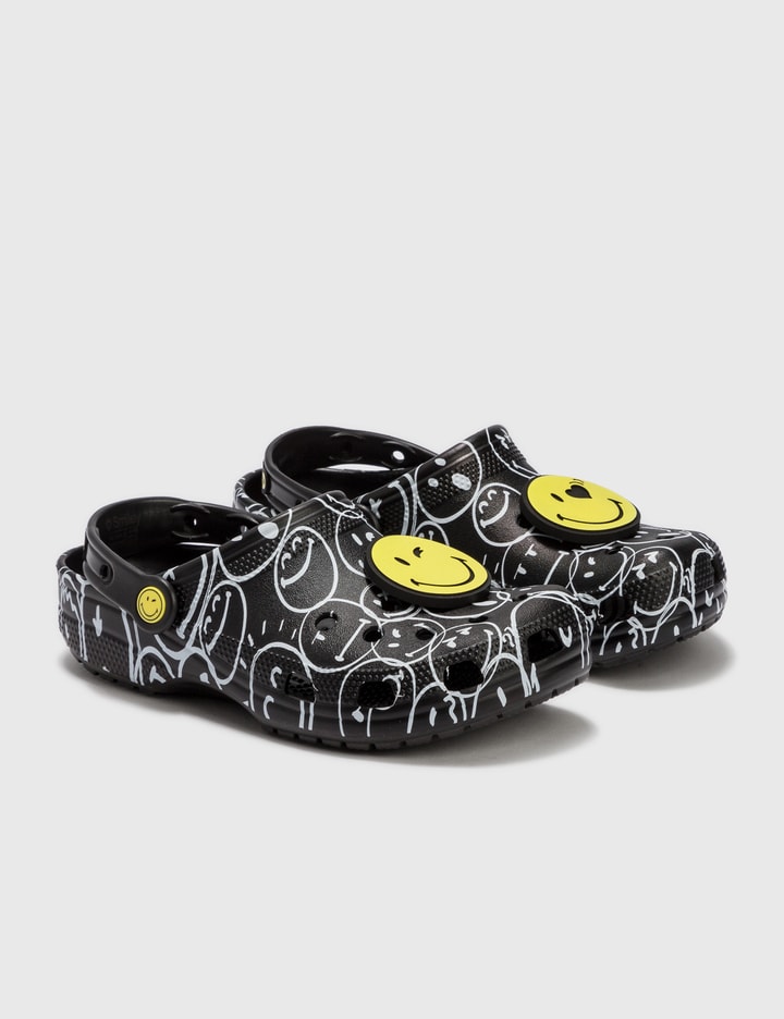 Crocs Classic 22 Smiley Clog Hbx Globally Curated Fashion And Lifestyle By Hypebeast