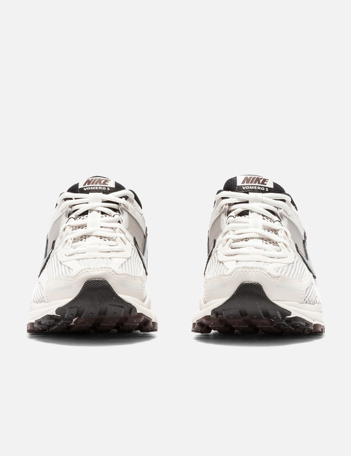 W NIKE ZOOM VOMERO 5 Placeholder Image