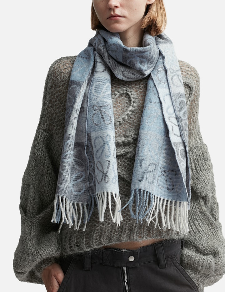 Scarf in wool and cashmere Placeholder Image