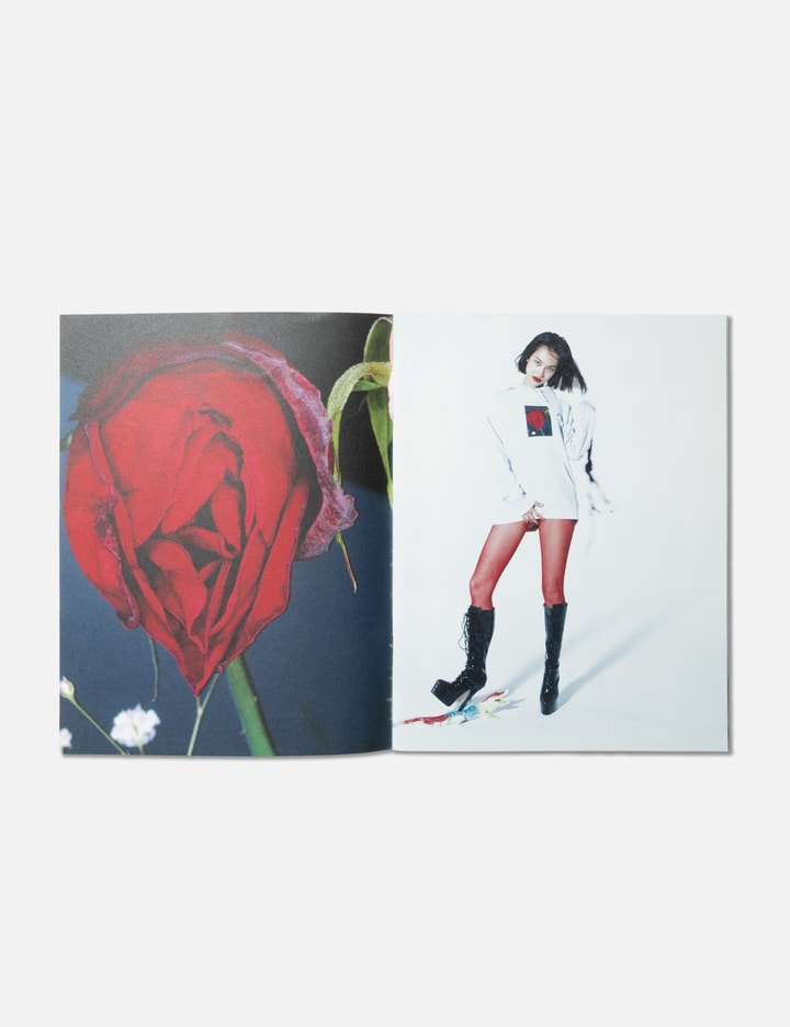 Araki x Kiko Mizuhara Booklet Placeholder Image