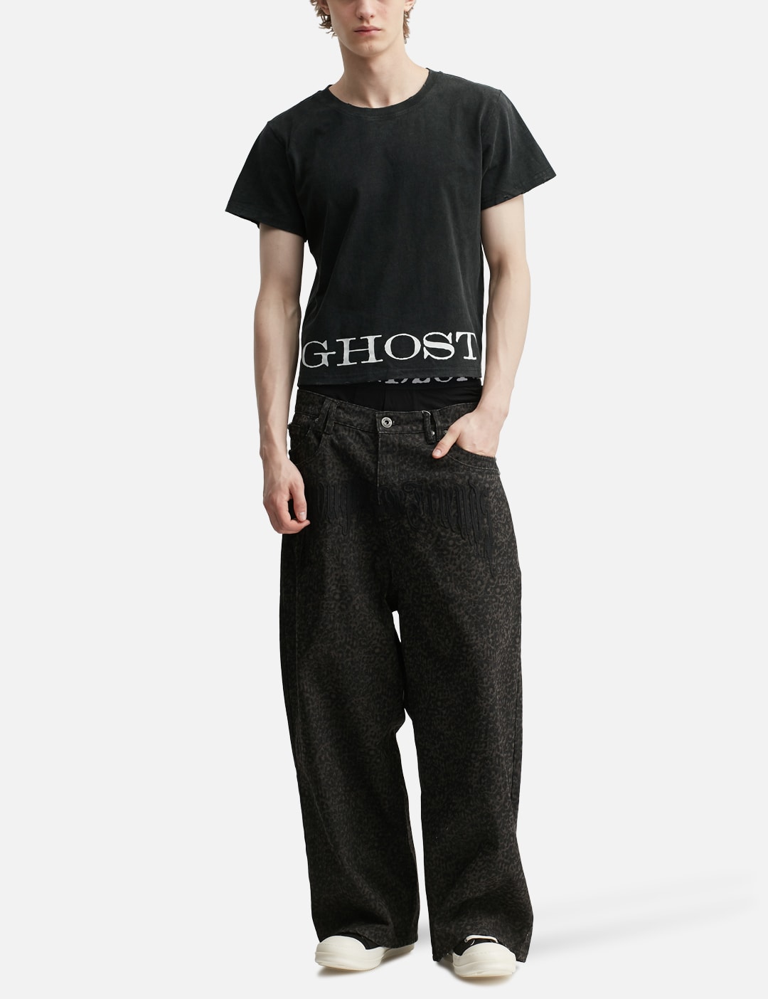 "Caspian" Ghost Fitted T-Shirt In Washed Black view 20