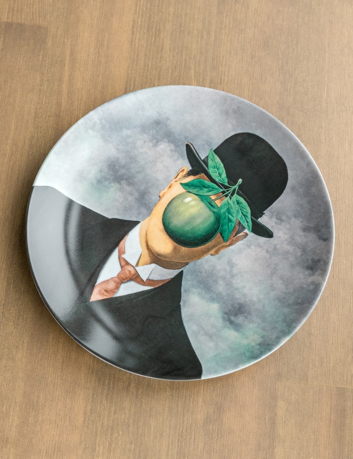 René Magritte La Grande Guerre Plate Placeholder Image