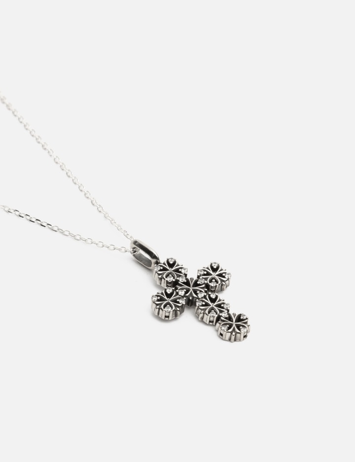 MIDNIGHTFACTORY Maltese-Cross Quadruplets Cross Pendant Necklace