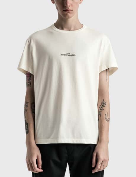 メゾン マルジェラ - アップサイド ダウン ロゴ Tシャツ | HBX