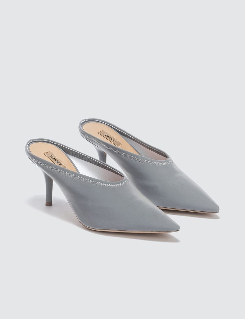 yeezy pointed toe pumps