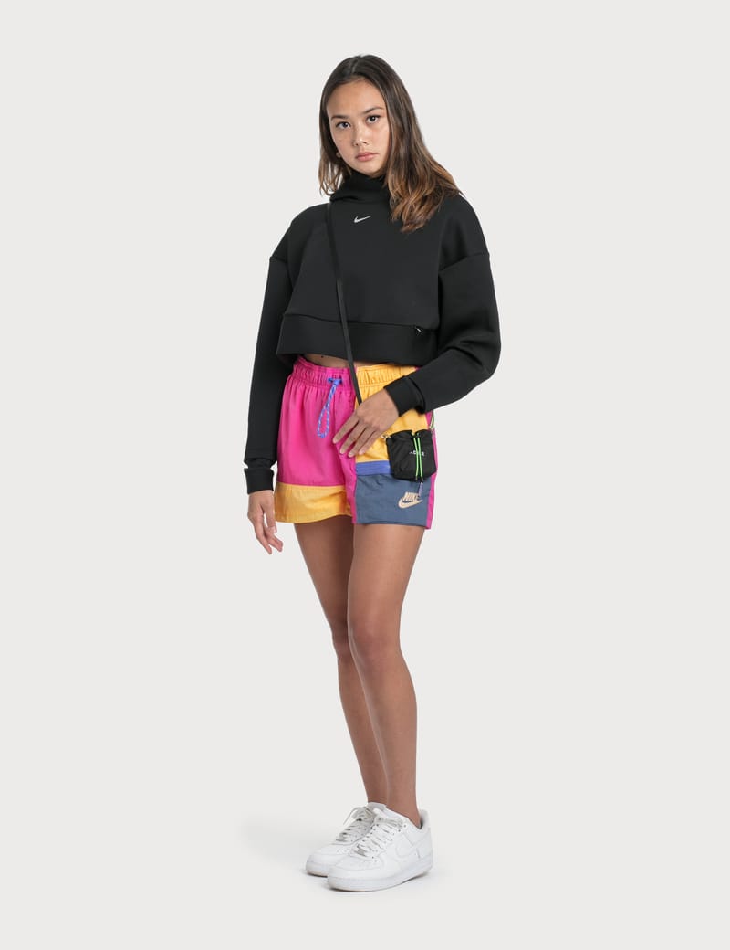 nike women's sportswear icon clash get outside shorts