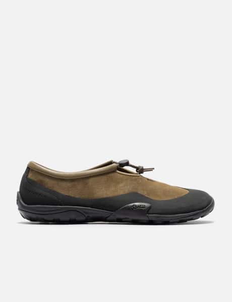 New Balance MT10T - Slip-on nubuck trail shoe with Vibram outsole. | HBX New Balance MT10T - Slip-on nubuck trail shoe with Vibram outsole. | HBX