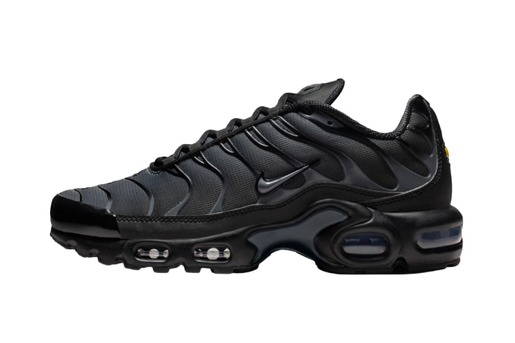 ชมภาพทางการ Nike Air Max Plus “Black/Metallic Silver”
