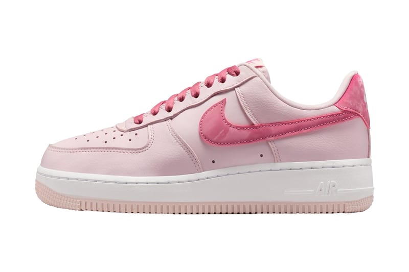 Nike เติมเสน่ห์หัวใจ Swoosh ให้สนีกเกอร์ Nike Air Force 1 Low “Pearl Pink/White” รุ่นหวานรับวาเลนไทน์