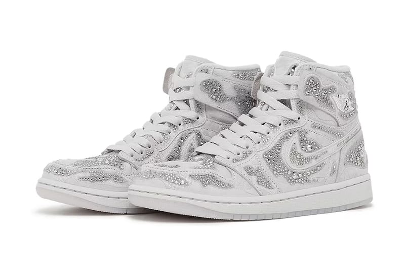 รองเท้า Swarovski x Air Jordan 1 High OG คู่นี้ราคาเกิน 1,000 ดอลลาร์แน่นอน