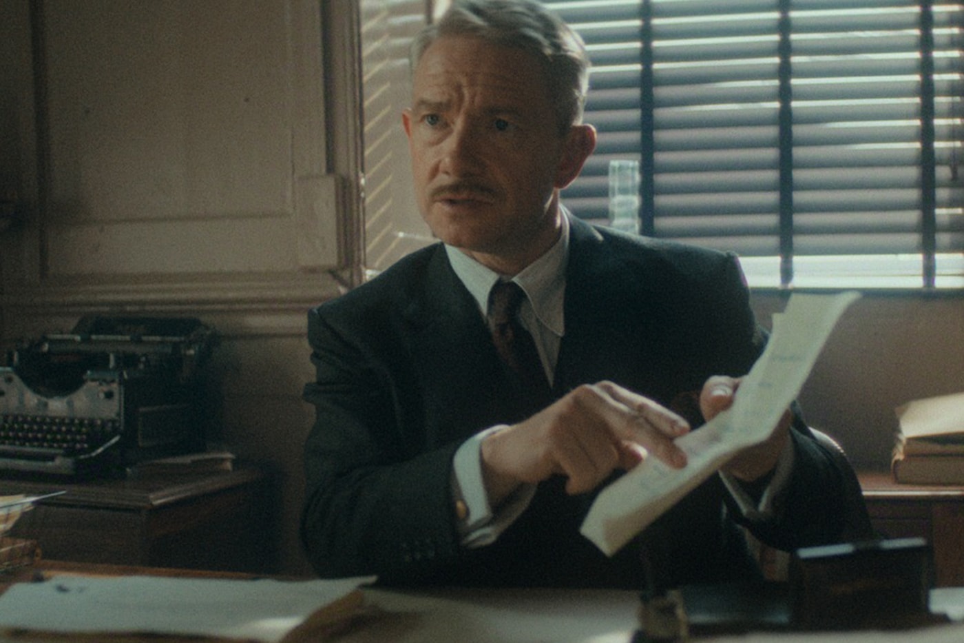 Netflix ปล่อยตัวอย่างอย่างเป็นทางการของซีรีส์ลึกลับ “Agatha Christie’s Seven Dials”