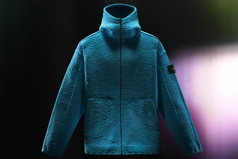 แจ็กเก็ตกลับด้านได้ Stone Island “Prototype Research 09” ปล่อยย้อมมือ 100 เฉดสีไม่ซ้ำกัน
