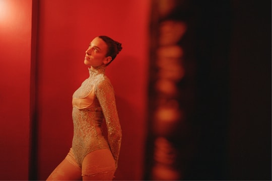 Rina Lipa ก้าวสู่เส้นทางของตัวเองกับภาพยนตร์สั้นเรื่องแรก ‘Weight of Ribbons’