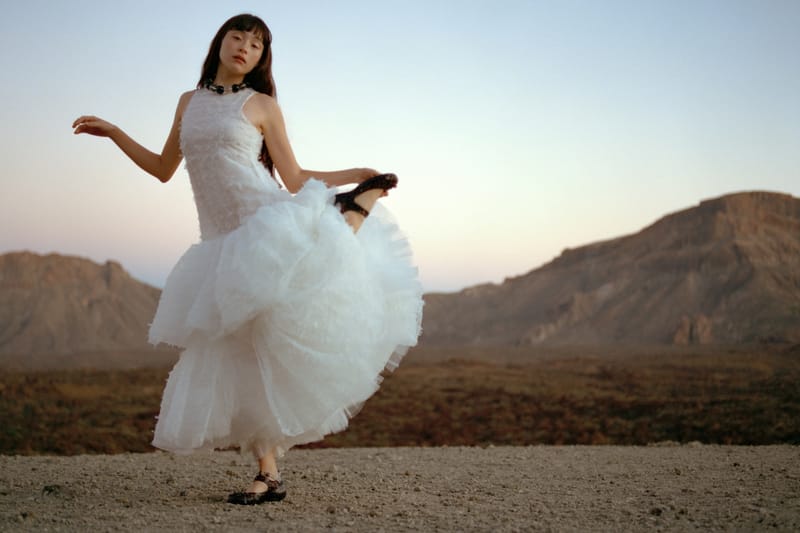 ลายดอกไม้รับสปริงไม่ธรรมดาอีกต่อไป ในคอลแลบ Melissa x Susan Fang สุดแฟชั่น