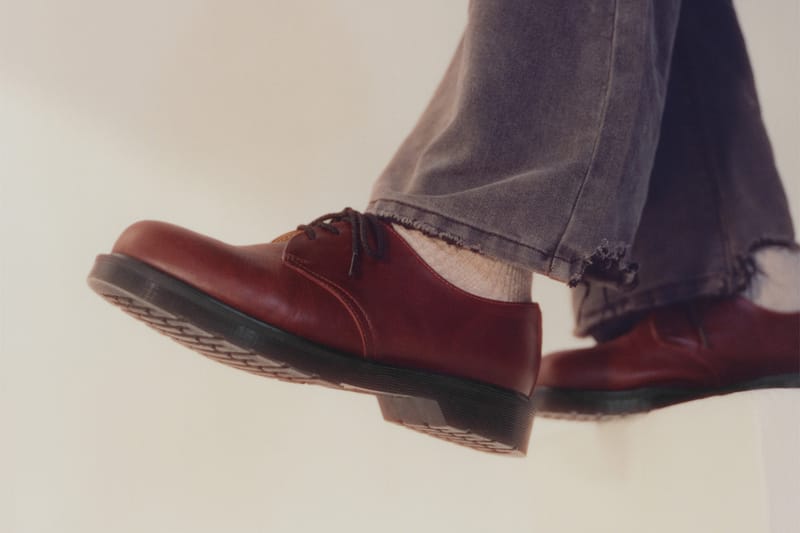 Dr. Martens รีเฟรชรุ่นไอคอนิก 1461 Made in England ด้วย 2 โทนสีใหม่สุดเท่