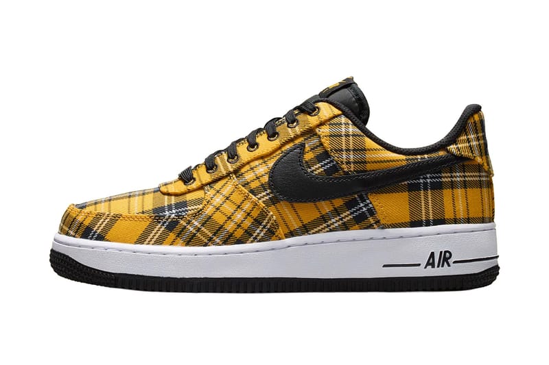 สนีกเกอร์ลายตารางเหลือง Nike Air Force 1 Low คู่นี้ ยกชุดในตำนานของ Cher จาก Clueless มาไว้ที่เท้าคุณ