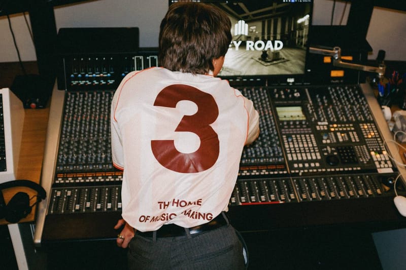 Abbey Road Studios ฉลอง 95 ปีบนถนน NW8 ด้วยเสื้อฟุตบอลสุดไอคอนิก