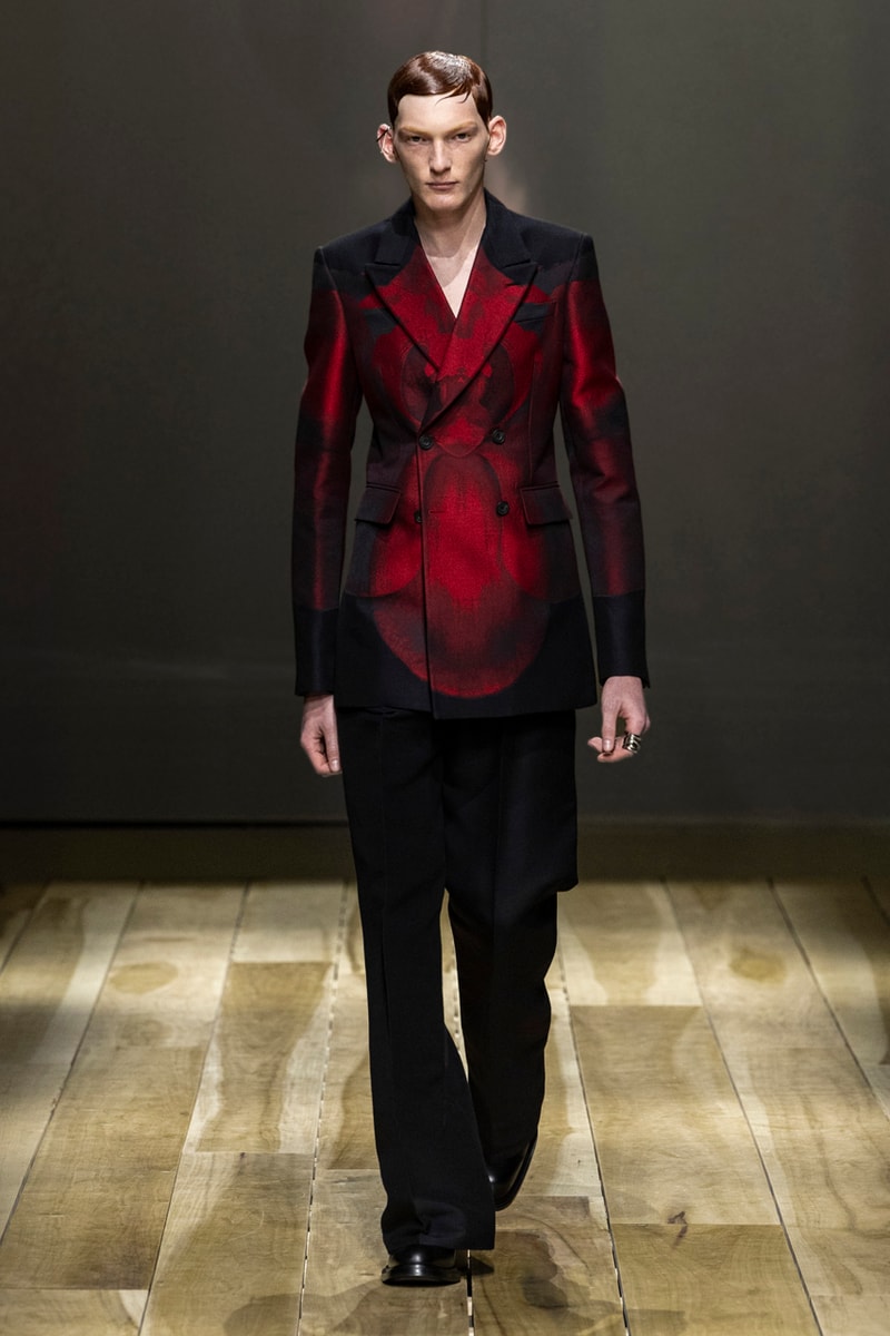 Alexander McQueen Fall Winter 2023 Paris Fashion Week FW23 Show "Anatomy" Sarah Burton Runways Looks Collection Mens Women