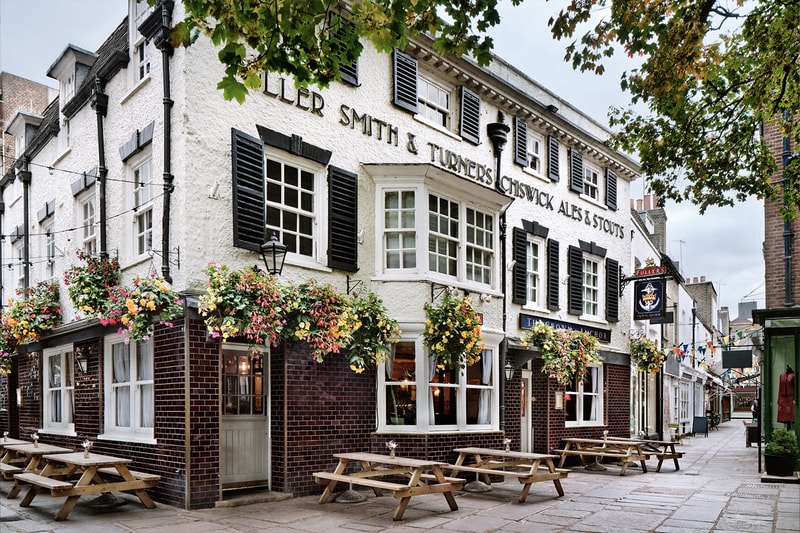 Ted Lasso Pub The Crown Anchor the princes head Airbnb stay announcement info