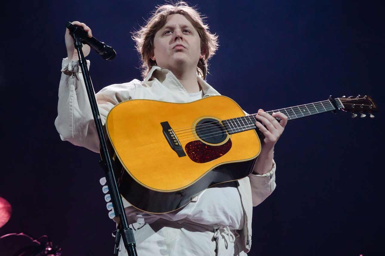 Lewis Capaldi Official UK Charts Music Scotland Glasgow Someone You Loved Broken By Desire To Be Heavenly Sent 