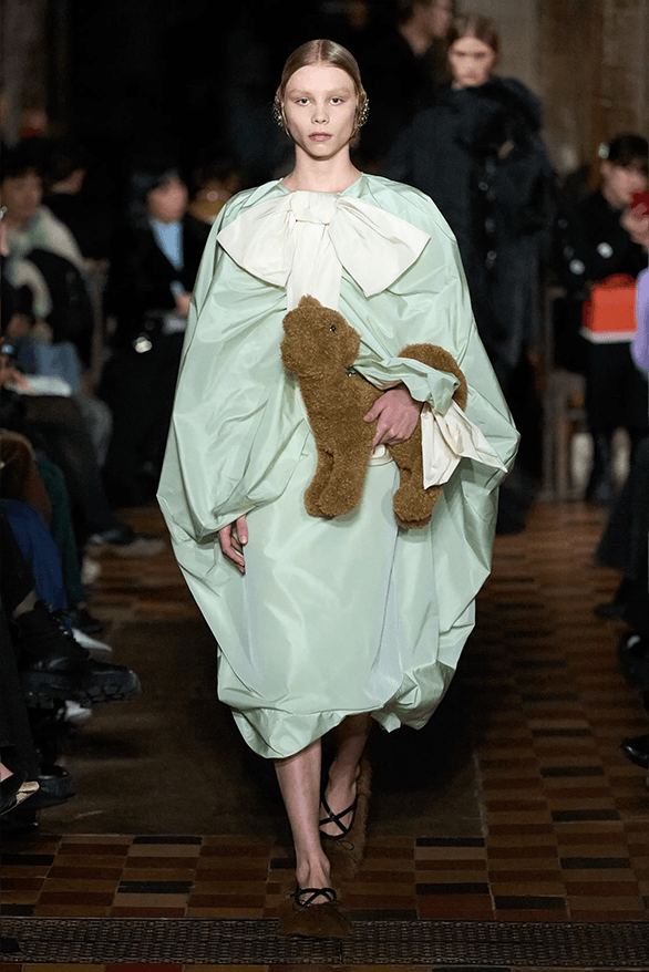 Simone Rocha Fall Winter 2024 London Fashion Week menswear womenswear crocs collaboration runway show